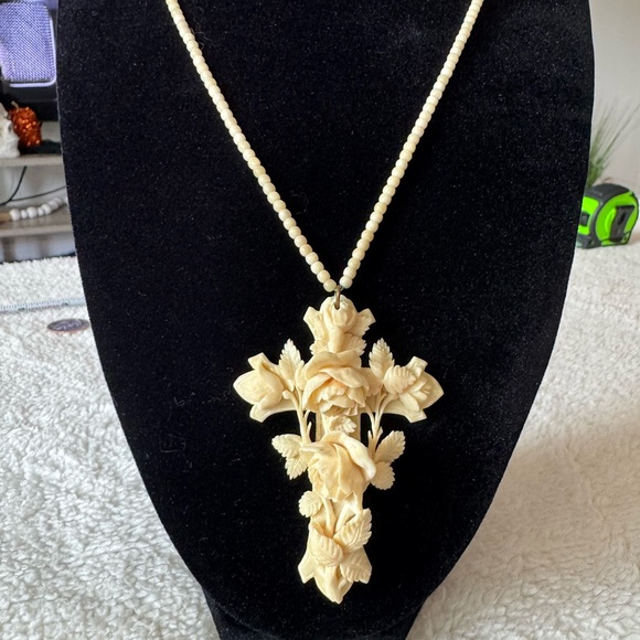 Victorian Antique Museum Quality Carved Bovine Bone Cross & Rose Estate Necklace - Picture 3 of 12